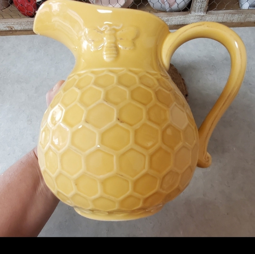 Honeycomb/Bee Pitcher/Measuring Cups/Spoons Bundle